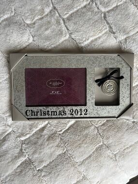 5/$40.     Christmas frame